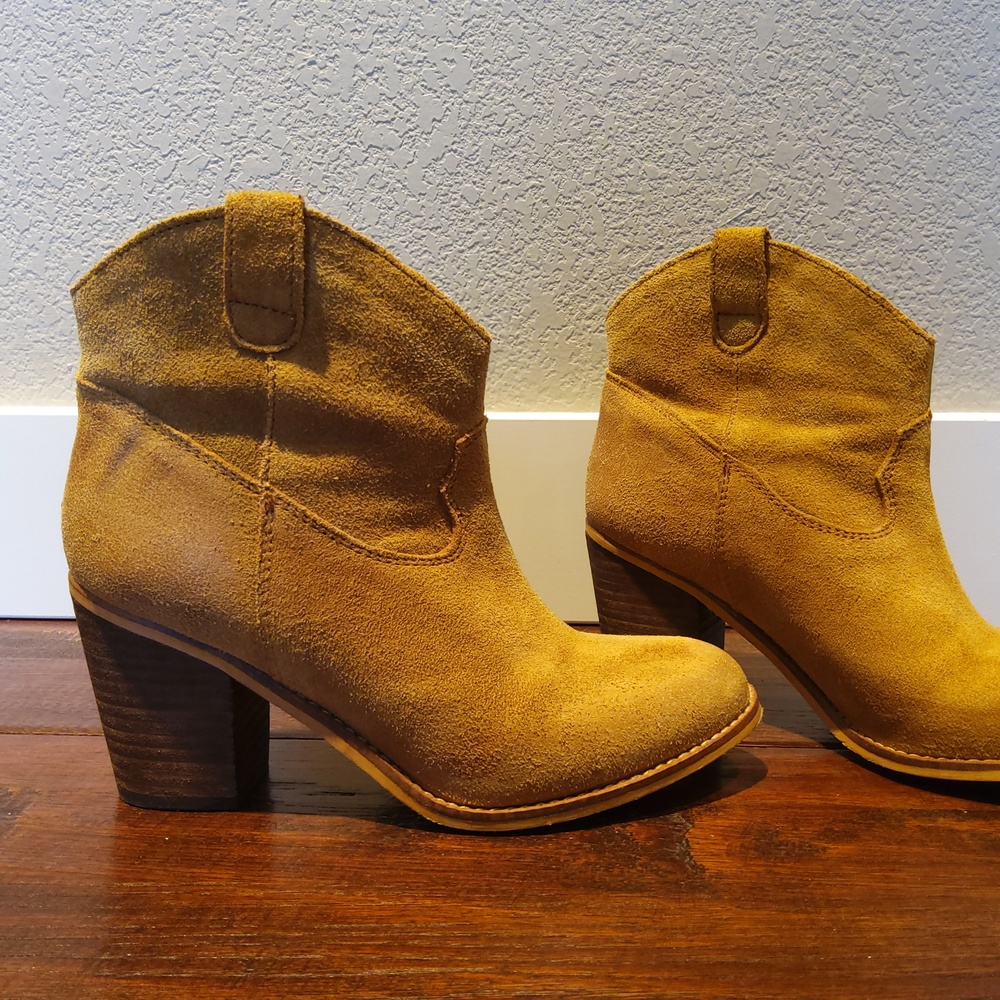 Matisse tan booties women's size 6.5 😍